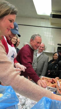 Beth Shapiro, Kathleen Turner & Mayor Bloomberg  at Peter Cardella Senior Center Thanksgiving 2011w