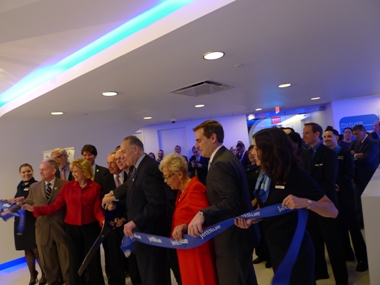 040412 JetBlue Ribbon-Cutting Ceremony #2w