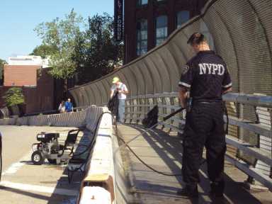 80thSt Glendale Sept15 Graffiti CleanUp AlexM_JPA team_104 Pct
