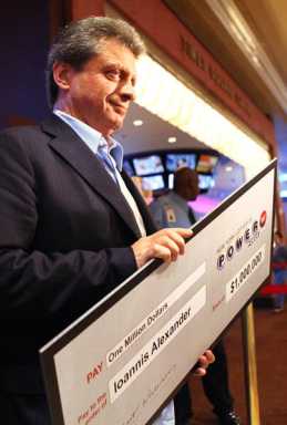 Chef from Astoria wins $1M by playing state’s Powerball