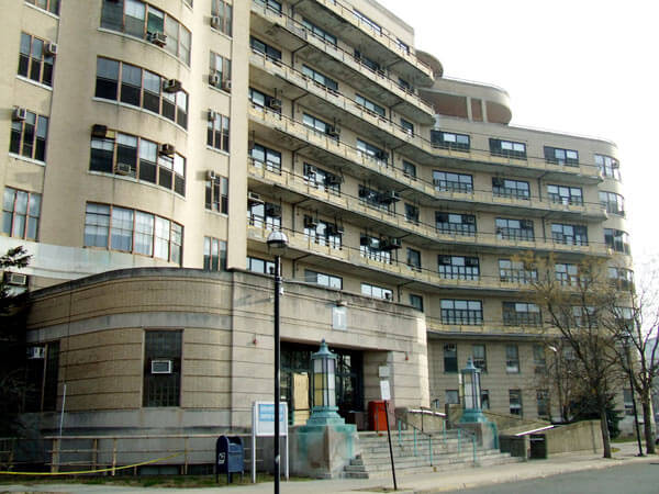 Group vies to save hospital’s T Building