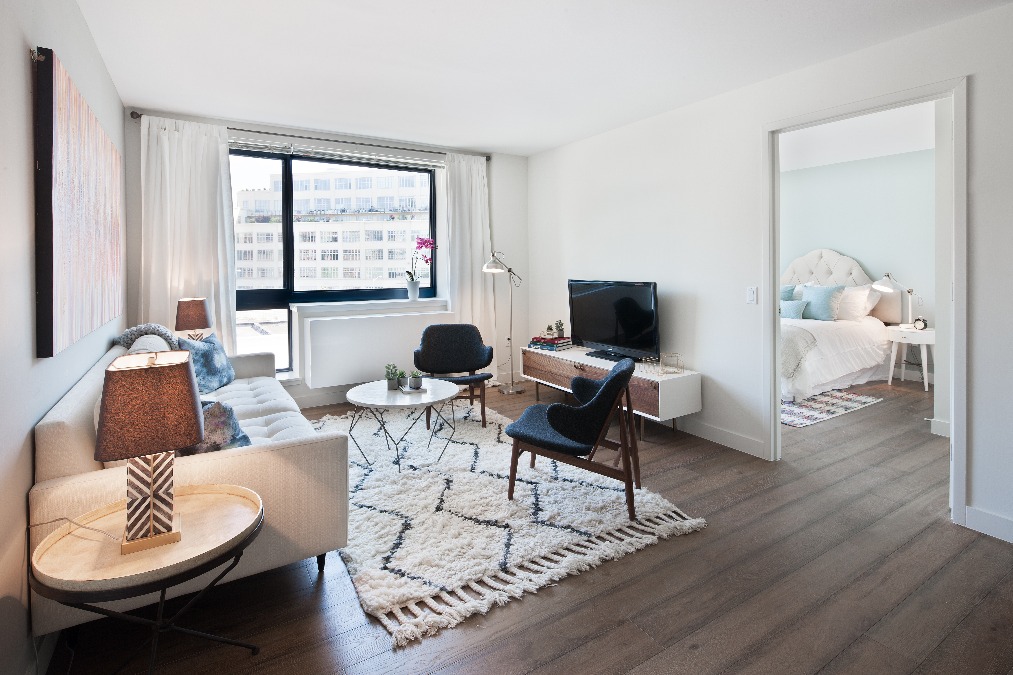 26-14 Jackson Ave room