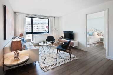 26-14 Jackson Ave room