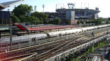800px-Shea_Stadium_(LIRR)