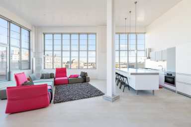 Living space and kitchen 1