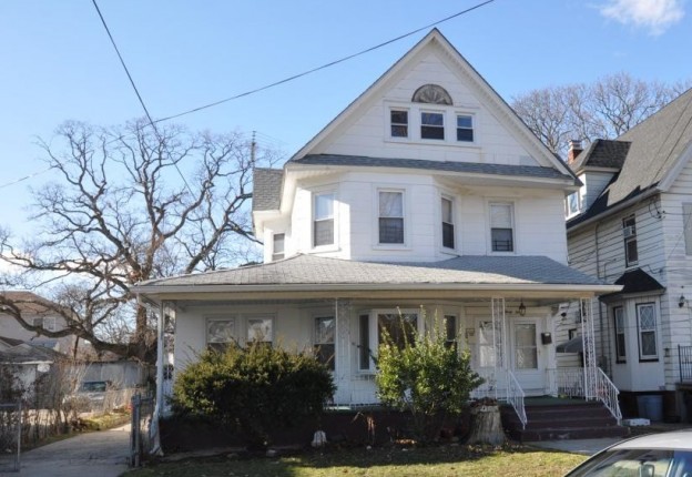The Far Rockaway house where a woman allegedly rented a basement apartment to perform illegal cosmetic procedures.
