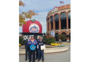 Donning their Mets gear, state Senators Joseph Addabbo, Leroy Comrie, Michael Gianaris and Jose Peralta announced on Tuesday the terms of a friendly wager with their Illinois counterparts over the Mets-Cubs National League Championship Series.
