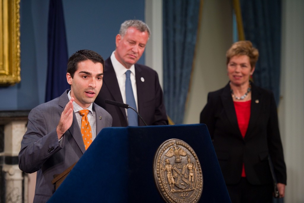 City Councilman Eric Ulrich with Mayor Bill de Blasio and Veterans Affairs Commissioner Loree Sutton looking on. (photo via Twitter/@eric_ulrich)