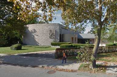 The Bayside Jewish Center is on 32nd Avenue between 203rd Street and 204th Street.