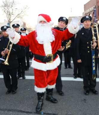 Bayside parade and tree lighting draws over 1,000 people