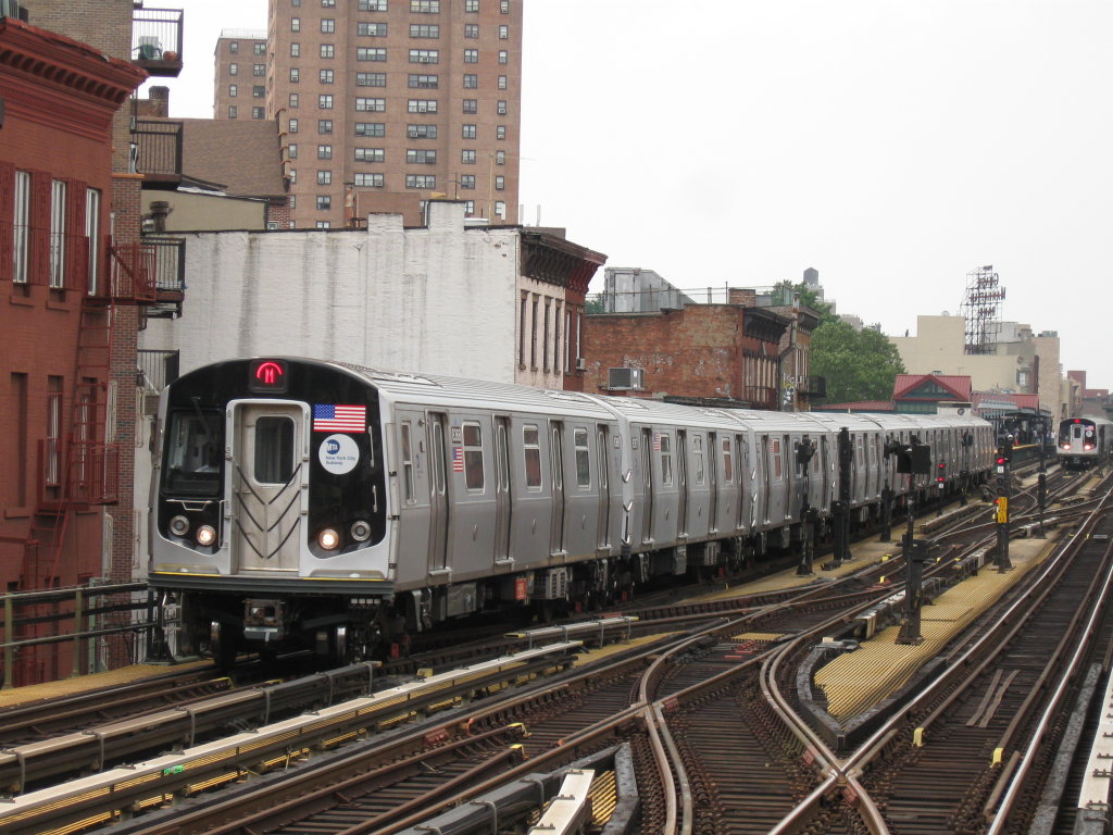 NYC_Subway_8357_on_the_M