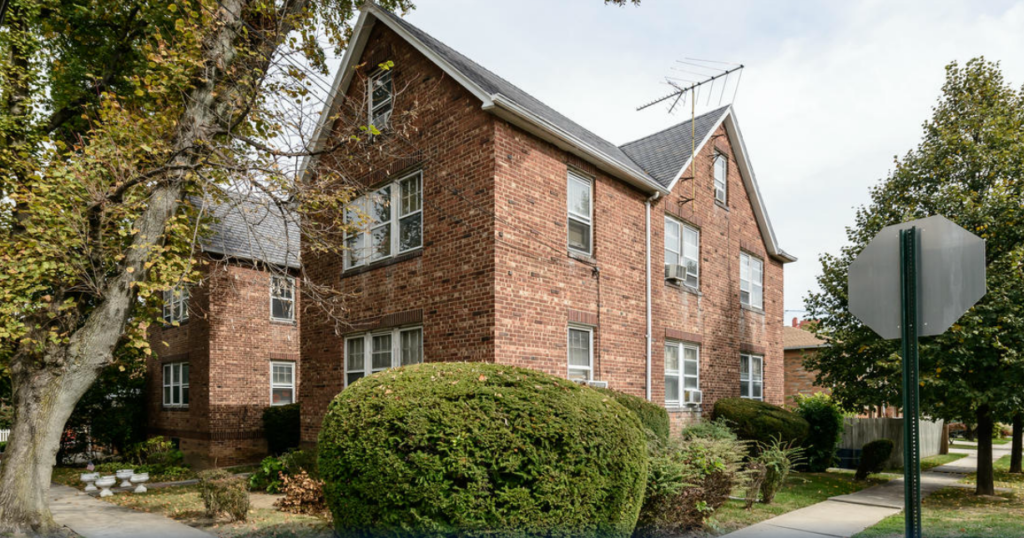 725-160th-st-beechhurst