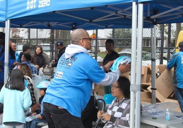 Over 1,000 NE Queens residents attend bike helmet event