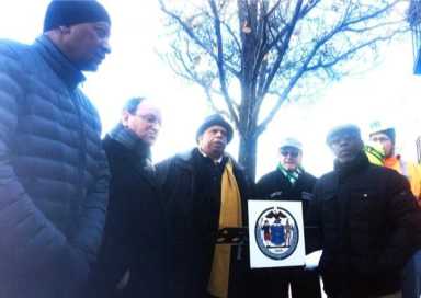 Pols celebrate Jamaica Avenue repaving