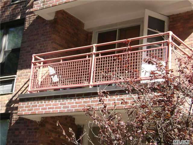 43-25-douglaston-pwy