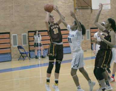 Royals hold on for first victory of the new year