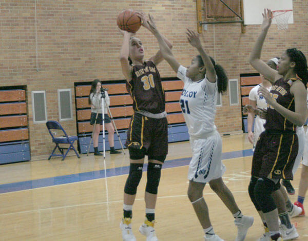 Royals hold on for first victory of the new year