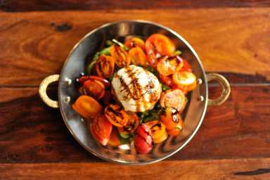 QueensBully_Heirloom Tomato Burrata 1_Photo Credit Justin Shockley (HR)