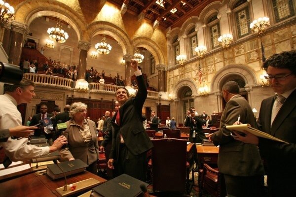 State lawmakers grant de Blasio two-year control over city schools
