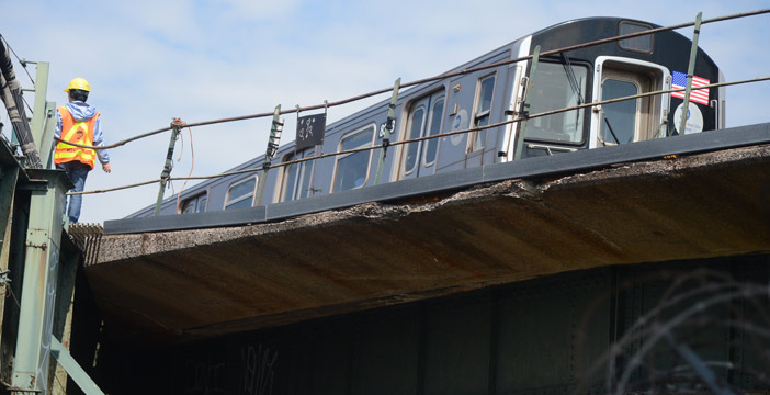 The crumbling facade of the viaduct connecting the Myrtle Avenue Line to the J/Z line over Broadway in Bushwick, Brooklyn. (photo courtesy of MTA)