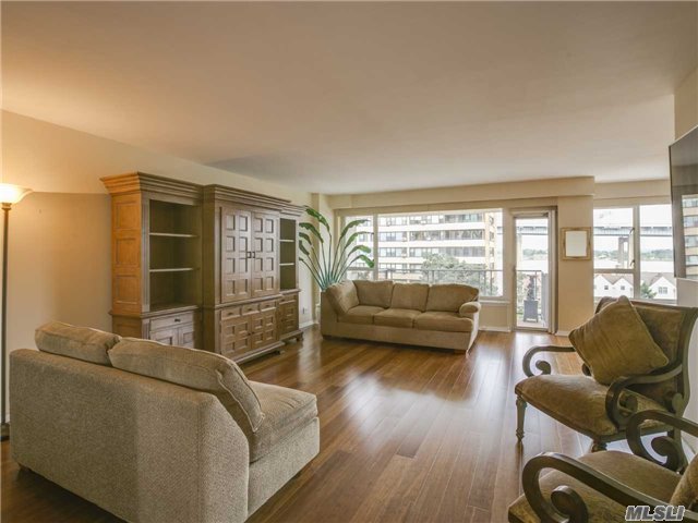 166-25 powells cove blvd