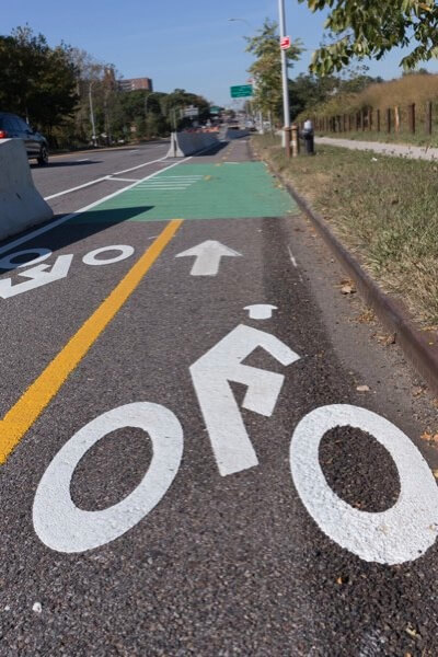 Douglaston civic group aims to sue DOT over Northern Boulevard bike lanes