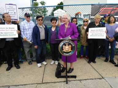 Stavisky announces legislation requiring functioning kitchens in homeless family shelters