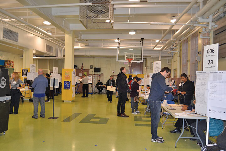 Voters at a Glendale polling place in 2016 (File photo/QNS)