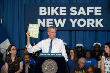 MAYOR DE BLASIO ANNOUNCES GREEN WAVE BICYCLE PLAN