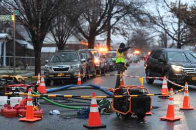 Mayor will visit the home of a Queens resident affected by this weekends sewage blockage