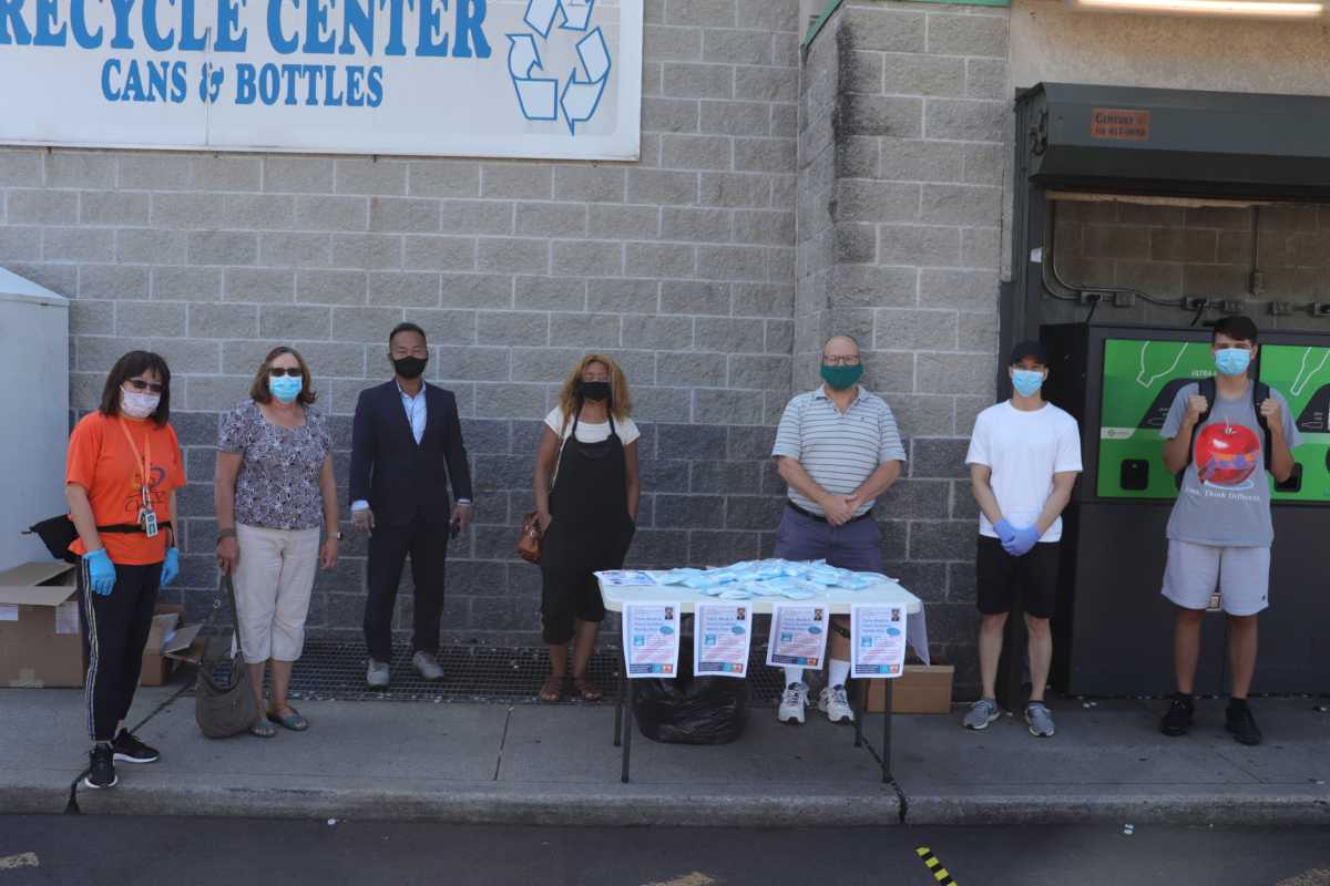 2020 07 02 – GRAB n GO free face covering distribution – photo 1 (1)