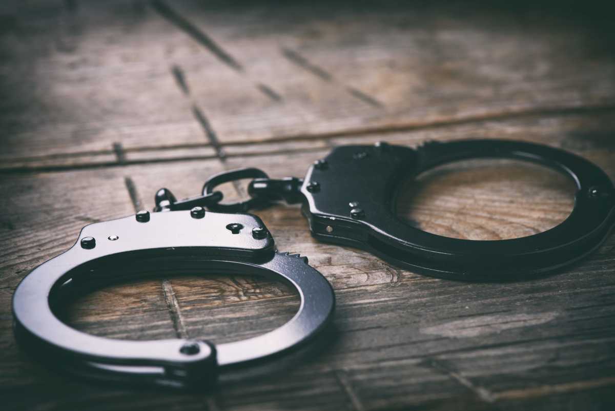 HANDCUFFS-e1517602574844
