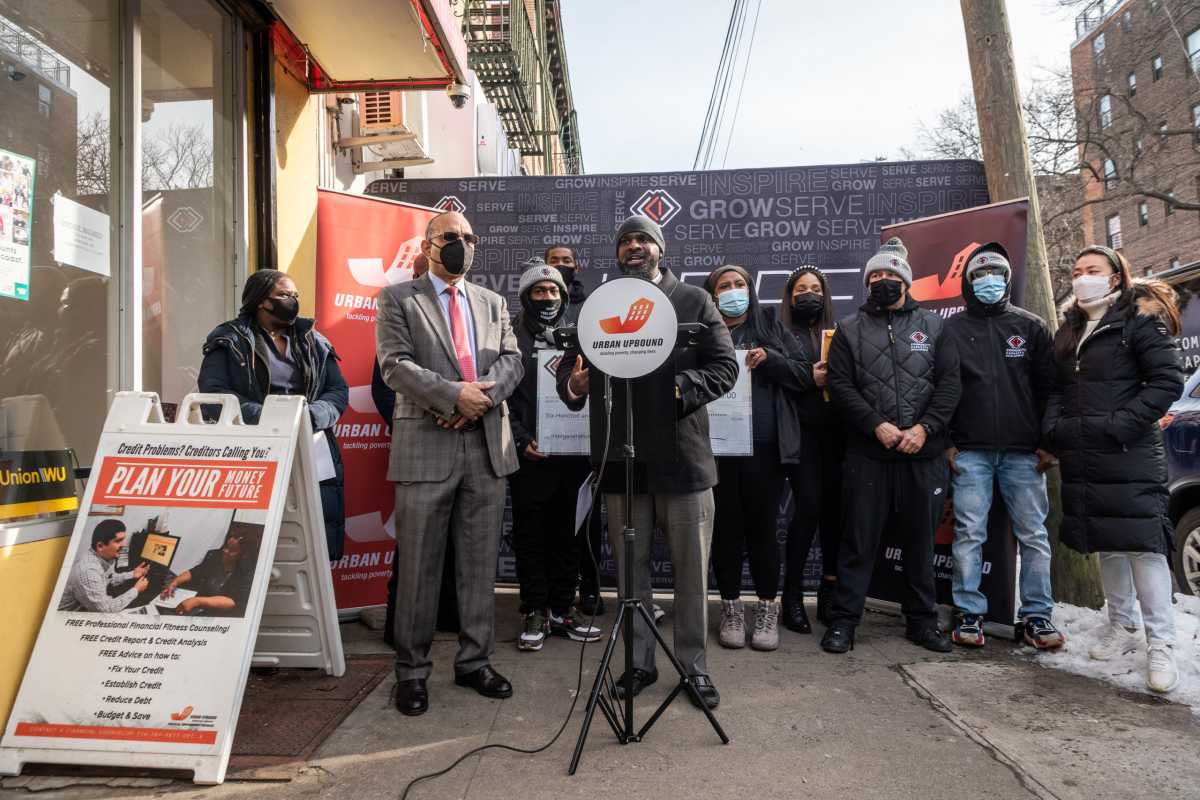 NY:“Intergenerational Wealth Program” Provides Over Two-Dozen NYC High-Risk Youth from Queensbridge Public Houses Bank Accounts