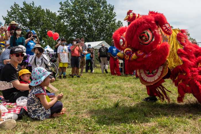 Visitors enjoyed the traditional dance performances at the 2021 festival. (Photo by Gabriele Holtermann)