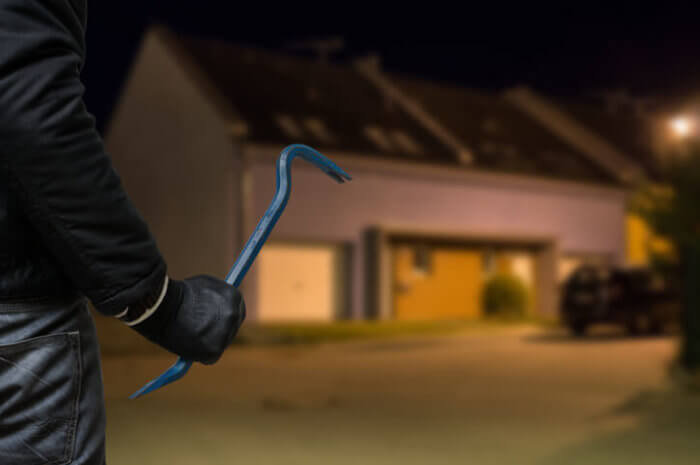 crowbar assault