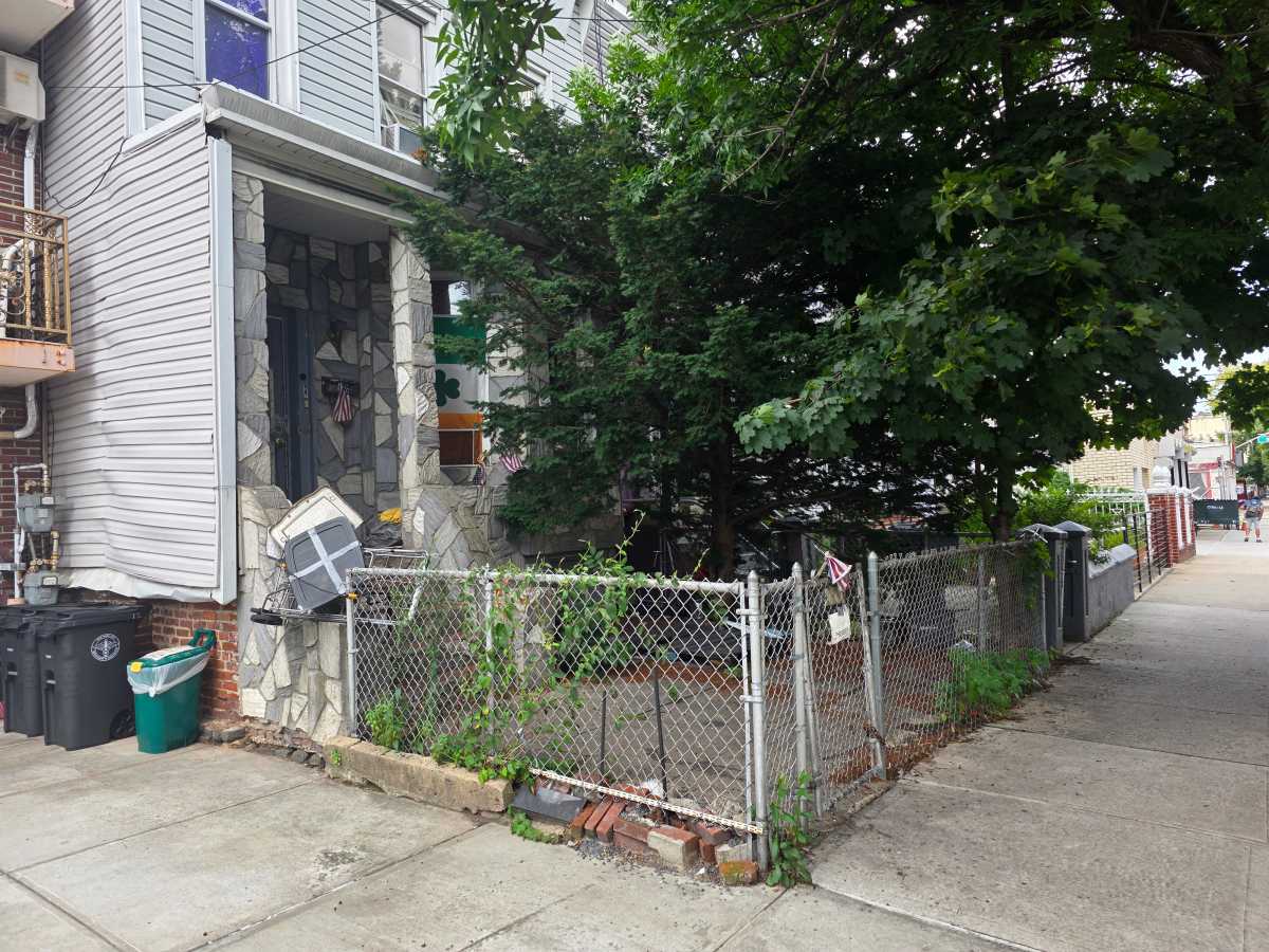 The Pit Bull allegedly leapt over the wire metal fence pictured to attack multiple dogs. Photo: Shane O'Brien