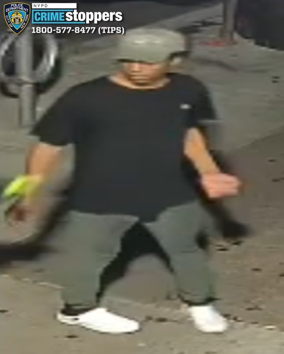 Cops are looking for the suspects who allegedly robbed two men in Jackson Heights and remain at large a month later.