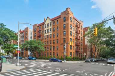 Cambridge-Front-of-Building