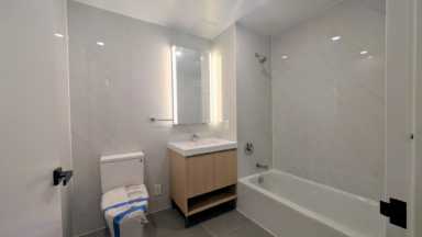 The-Fifty-LIC-bathroom